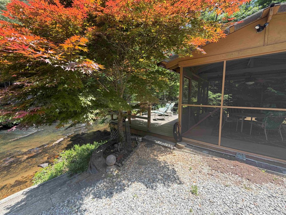 1060 Horseshoe Bend Rd